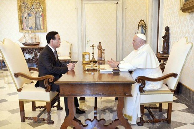 President Vo Van Thuong meets with Pope Francis. (Photo: VNA) President Vo Van Thuong meets with Pope Francis. (Photo: VNA)