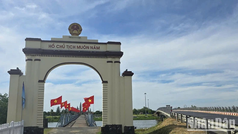 The national flags flying on Hien Luong Bridge, Hien Luong-Ben Hai Special National Monument, Quang Tri Province. The national flags flying on Hien Luong Bridge, Hien Luong-Ben Hai Special National Monument, Quang Tri Province.