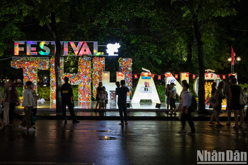 There is also a space to introduce Hanoi cuisine in the Children's Palace area - Ly Thai To Street with traditional dishes. There is also a space to introduce Hanoi cuisine in the Children's Palace area - Ly Thai To Street with traditional dishes.