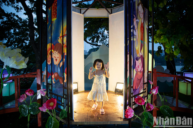 With many activities within the programme’s framework, the capital's people and tourists attending the 2nd Hanoi Autumn Festival 2024 will have interesting experiences. With many activities within the programme’s framework, the capital's people and tourists attending the 2nd Hanoi Autumn Festival 2024 will have interesting experiences.