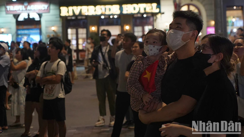 Sparkling fireworks displays delight audiences in Ho Chi Minh City.