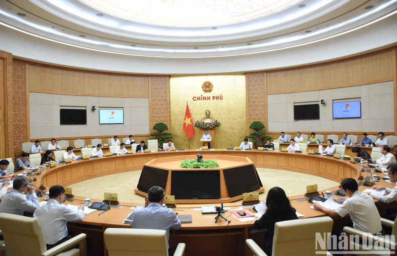 The Prime Minister requests ministries and branches to focus on perfecting laws, amending and supplementing regulations.