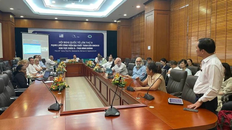 Nguyen Dang An, Director of the Department of Culture, Sports and Tourism of Lang Son Province, speaks at the event.