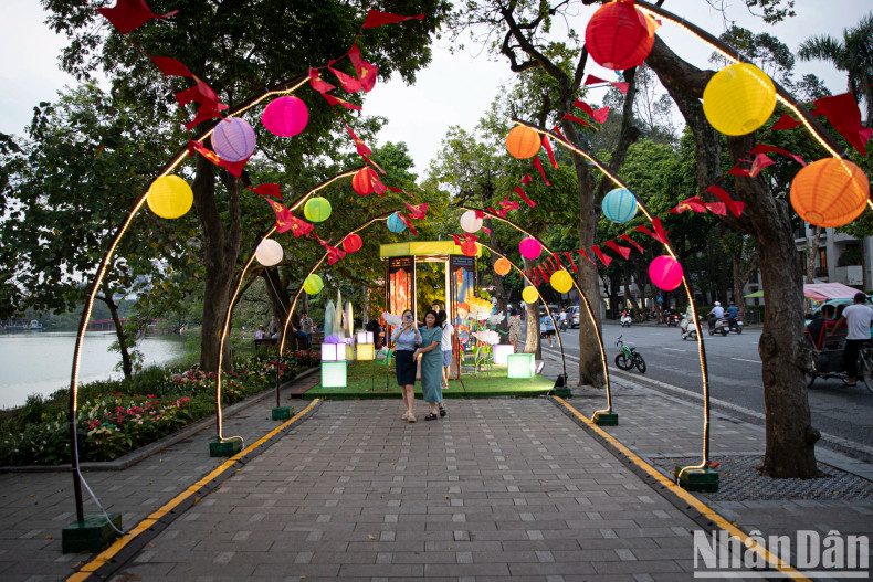 The 2nd Hanoi Autumn Festival 2024 takes place from September 19 to September 22 at the walking street space of Hoan Kiem Lake and some tourist attractions in Hanoi. The 2nd Hanoi Autumn Festival 2024 takes place from September 19 to September 22 at the walking street space of Hoan Kiem Lake and some tourist attractions in Hanoi.
