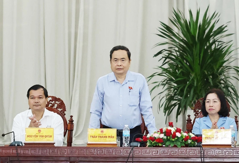 National Assembly Chairman Tran Thanh Man and the delegation of NA deputies of Hau Giang met with voters.
