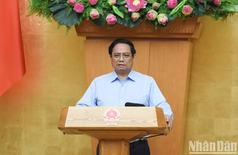 Prime Minister Pham Minh Chinh chairs the Government’s law-building session.