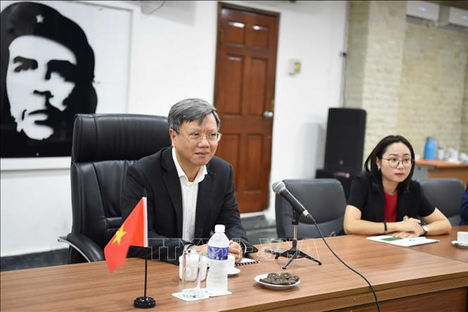 Vietnamese Ambassador to Cuba Le Quang Long at the meeting (Photo: VNA)