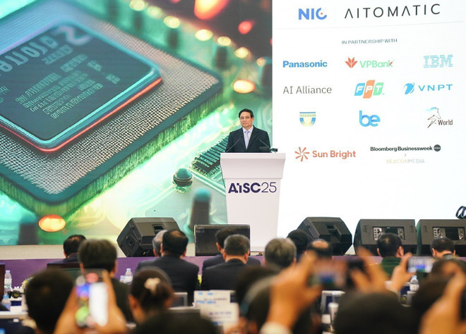 Prime Minister Pham Minh Chinh has called on international partners to help Vietnam advance its technological capabilities. (Photo: VNA)