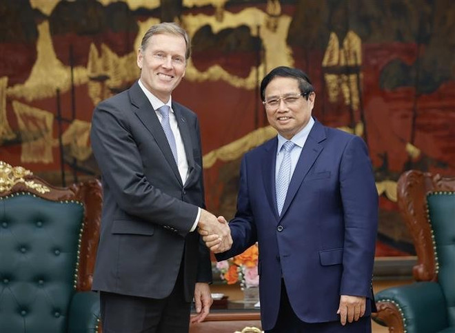 Prime Minister Pham Minh Chinh and Wouter Van Wersch, Executive Vice President of Airbus International (Photo: VNA)
