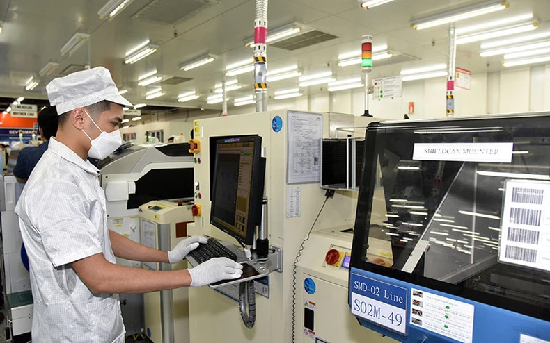Electronic component production line at Samsung Electronics Vietnam Thai Nguyen Co., Ltd. (Photo: KHANH AN)
