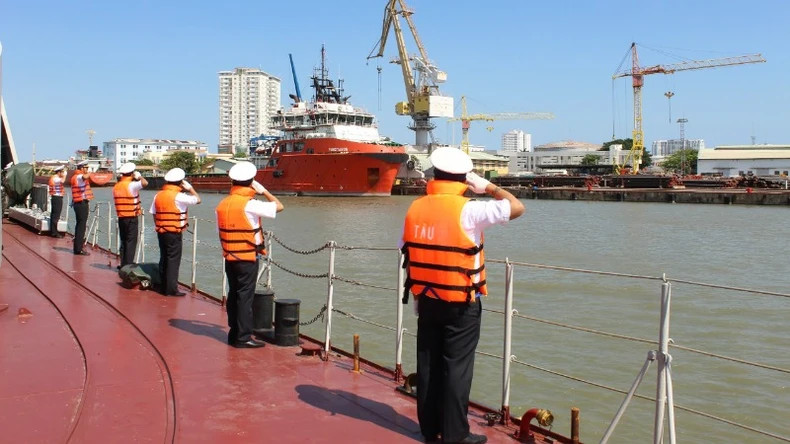 Ship 09 docks at Brigade 171 Port.