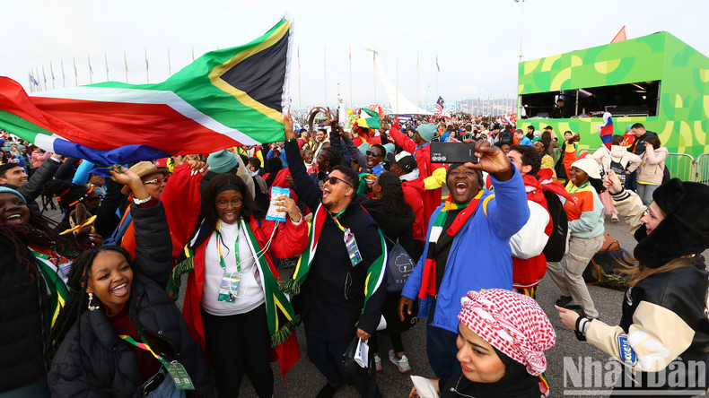 Participants at the event dressed in colourful costumes and singing songs praising their country, youth, love, and solidarity. Participants at the event dressed in colourful costumes and singing songs praising their country, youth, love, and solidarity.