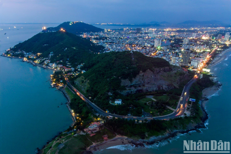 The coastal road in Vung Tau City, Ba Ria-Vung Tau Province, is a touristic highlight that attracts many domestic and international visitors to the city. The coastal road in Vung Tau City, Ba Ria-Vung Tau Province, is a touristic highlight that attracts many domestic and international visitors to the city.
