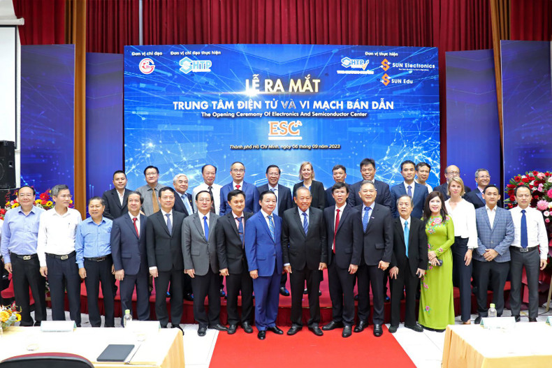 Delegates at the launch ceremony of the Electronics and Semiconductor Centre (ESC) at the Ho Chi Minh City Hi-Tech Park (Photo: shtp-training.edu.vn)