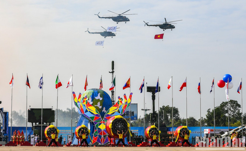A welcome flyover performed by the air force at the opening ceremony.
