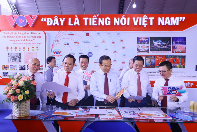 The festival brings together representatives from three journalists’ associations of cities and provinces and over 600 central and local press agencies nationwide The festival brings together representatives from three journalists’ associations of cities and provinces and over 600 central and local press agencies nationwide