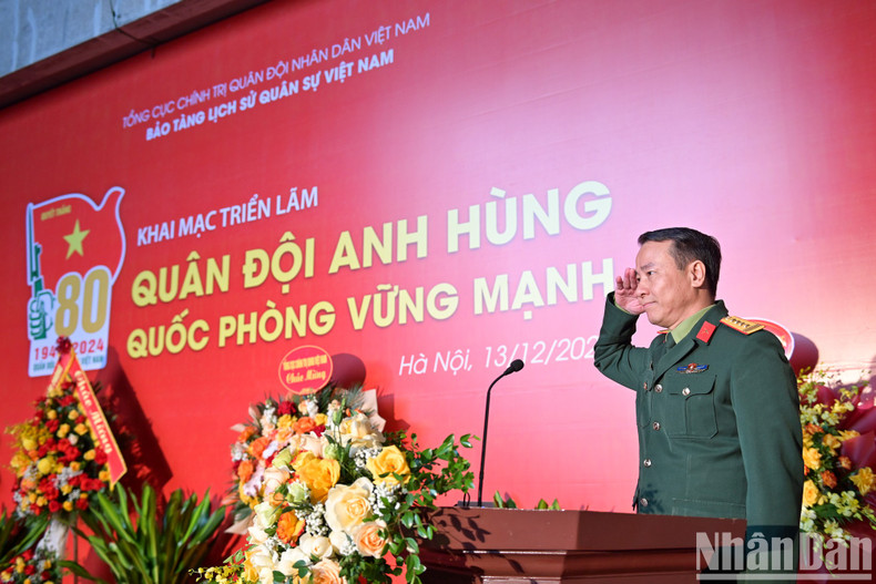 Colonel Le Vu Huy, Director of the Vietnam Military History Museum, addresses the opening ceremony. Colonel Le Vu Huy, Director of the Vietnam Military History Museum, addresses the opening ceremony.
