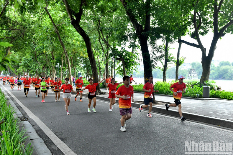 The race had two distances: 1.7km and 5.1km. The race had two distances: 1.7km and 5.1km.