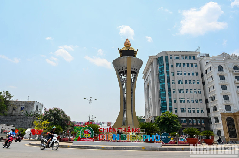 The roundabout at the foot of the Dien Bien Phu Victory Monument is adorned with a poster that reads: “Celebrating the 70th anniversary of Dien Bien Phu Victory.”