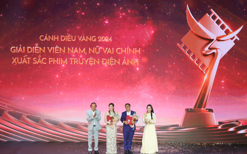 Winners of best leading actor and actress honoured at the ceremony (Photo: toquoc.vn) Winners of best leading actor and actress honoured at the ceremony (Photo: toquoc.vn)
