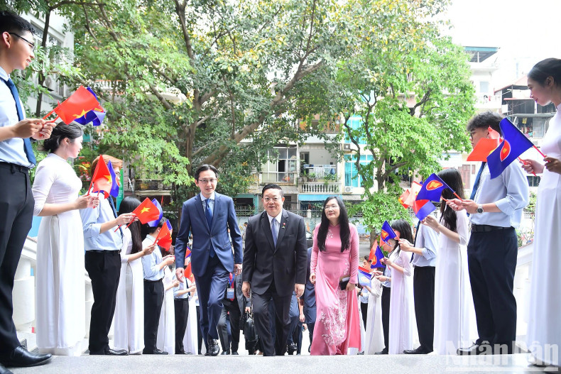 Prior to the inauguration ceremony, ASEAN Secretary General Kao Kim Hourn joined Deputy Foreign Minister Do Hung Viet, and Acting Director of Diplomatic Academy of Vietnam Pham Lan Dung in a dialogue with ASEAN youth.