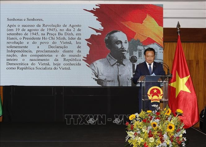 Vietnamese Ambassador to Brazil Bui Van Nghi speaks at the event in Brasília. (Photo: VNA)