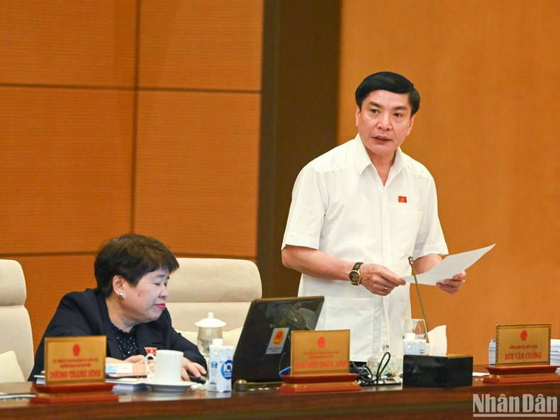 NA General Secretary and Chairman of its Office Bui Van Cuong speaks at the session NA General Secretary and Chairman of its Office Bui Van Cuong speaks at the session