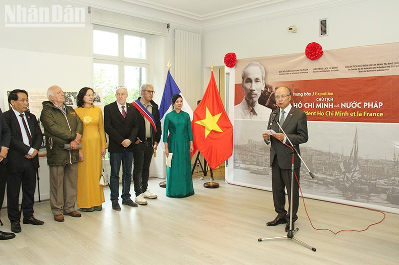 Vietnamese Ambassador to France Dinh Toan Thang addressing the opening ceremony Vietnamese Ambassador to France Dinh Toan Thang addressing the opening ceremony