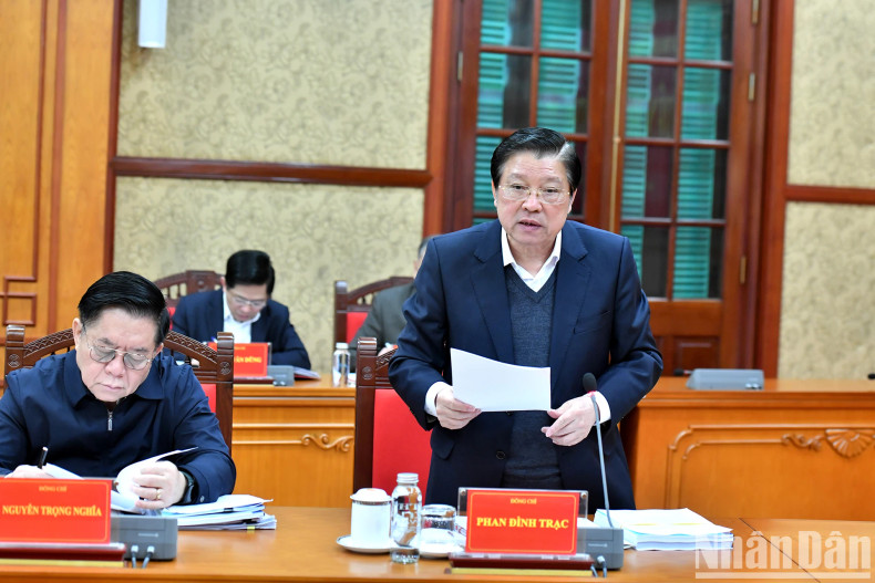Phan Dinh Trac, Politburo member, Secretary of the Party Central Committee, head of its Commission for Internal Affairs, delivers a report at the meeting Phan Dinh Trac, Politburo member, Secretary of the Party Central Committee, head of its Commission for Internal Affairs, delivers a report at the meeting