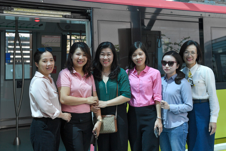 The metro line drew many passengers on the opening day.