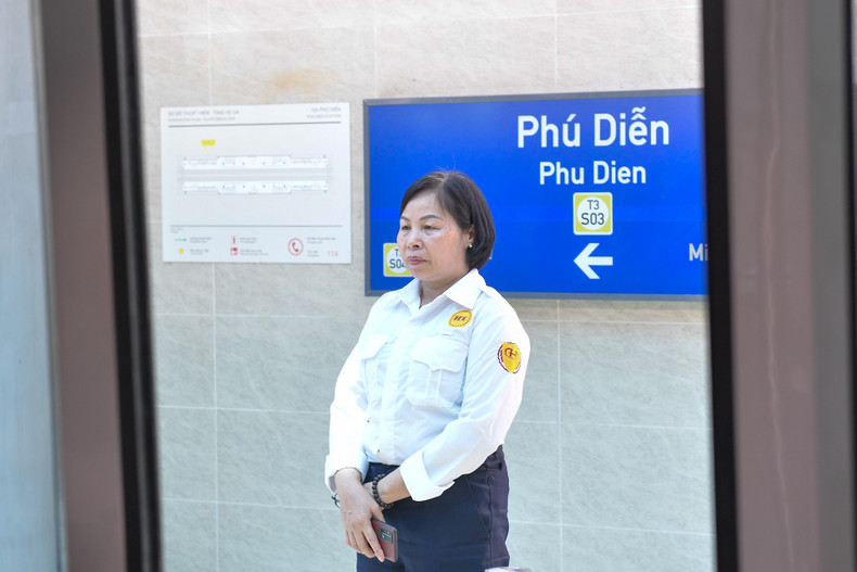 A total of 353 employees manage the line's operations.