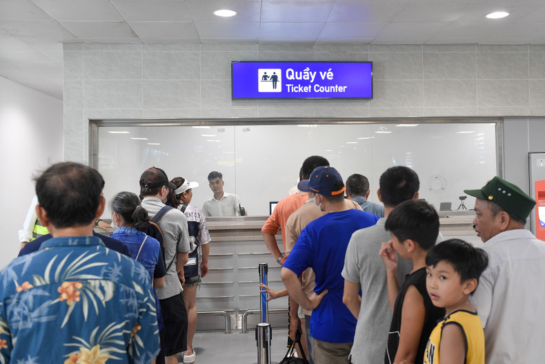 The Hanoi Metropolitan Railway Management Board (MRB) announced that for the first three months of operation, trains will run from 5:30 a.m. to 10 p.m. every day, with trains arriving every 10 minutes.