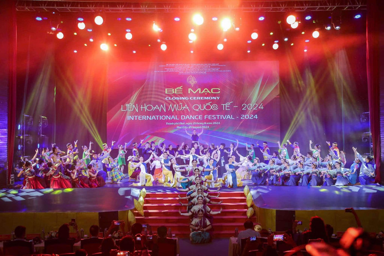 A performance at the closing ceremony