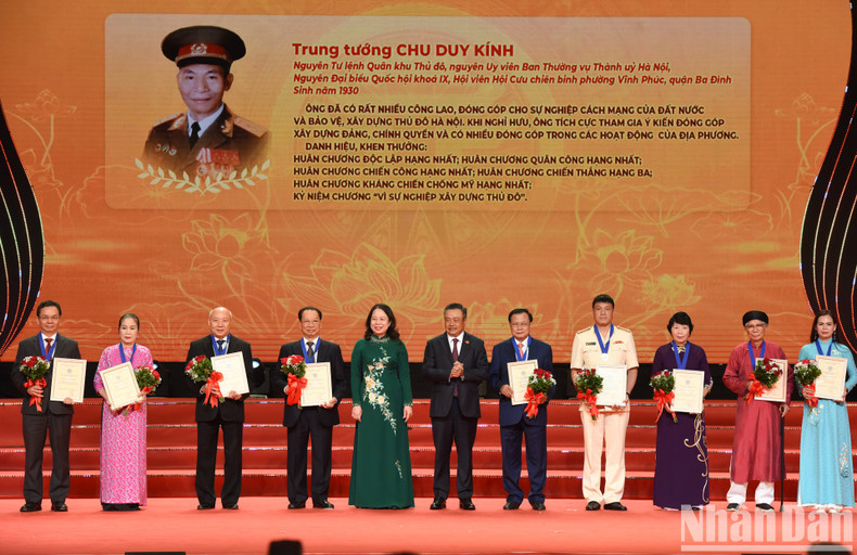 Ten outstanding citizens of Hanoi honoured at the conference.