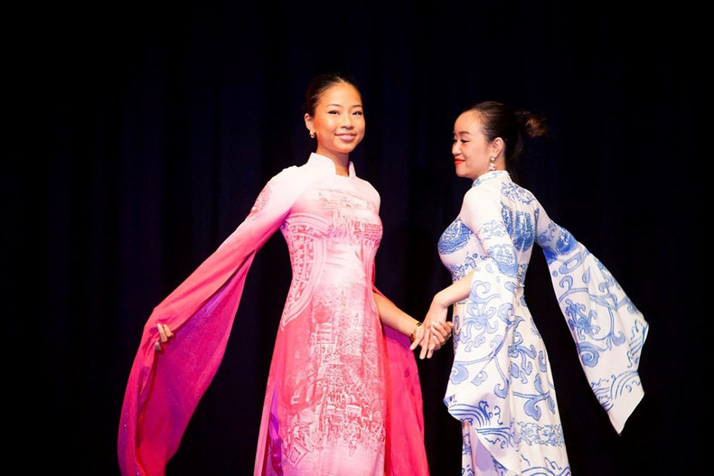 An Ao Dai show was held at the launch ceremony An Ao Dai show was held at the launch ceremony