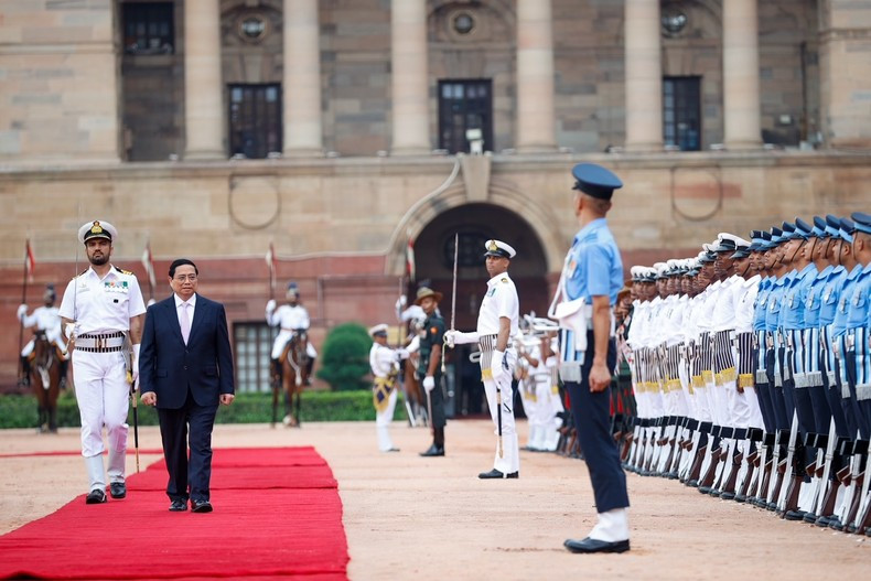 Prime Minister Pham Minh Chinh reviews the guards of honour Prime Minister Pham Minh Chinh reviews the guards of honour