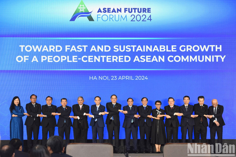 The forum is organised under the theme of “Toward Fast and Sustainable Growth of a people-centred ASEAN Community”. (Photo: NDO) The forum is organised under the theme of “Toward Fast and Sustainable Growth of a people-centred ASEAN Community”. (Photo: NDO)