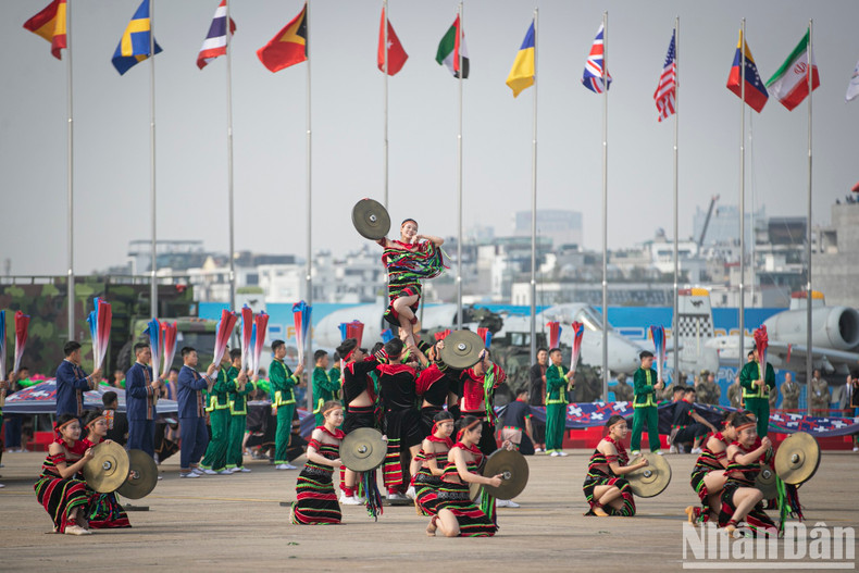 An art performance at the opening ceremony.