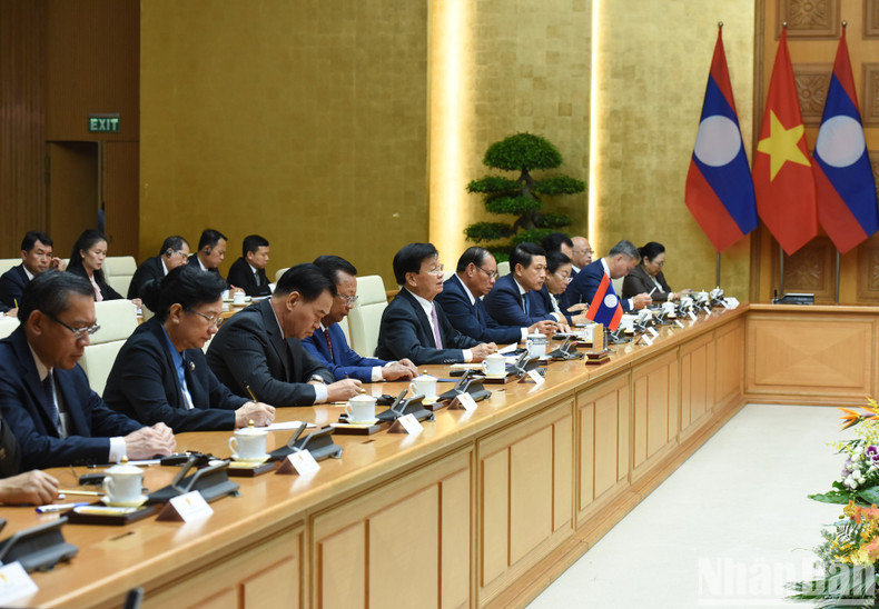 Members of the high-ranking delegation of the Lao Party and State at the meeting.