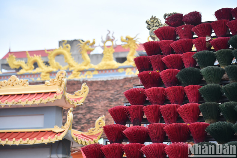 About 35km to the south of downtown Hanoi, Quang Phu Cau Village was formed more than 100 years ago. The traditional craft has not only created jobs for thousands of locals but also attracts many tourists to learn about the Vietnamese culture.
