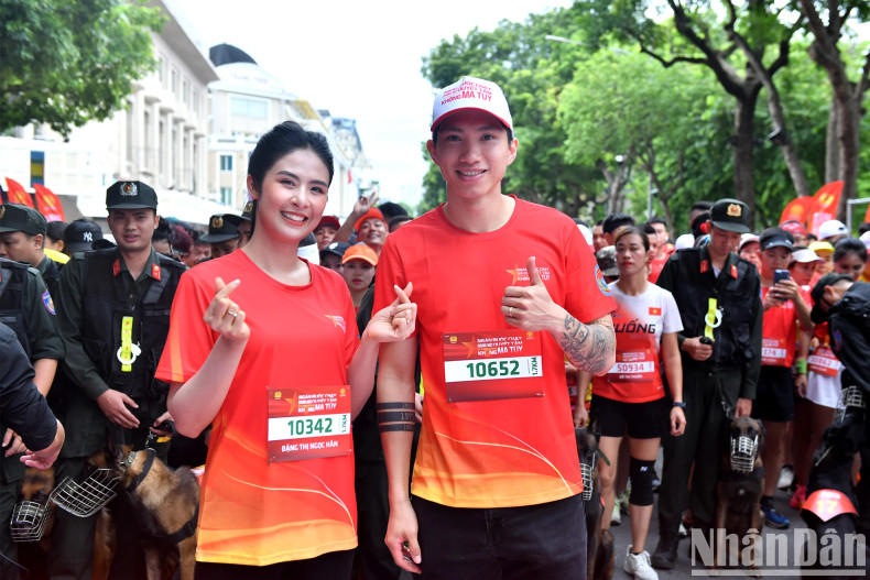 Among participants were football star Doan Van Hau and Miss Vietnam 2010 Dang Thi Ngoc Han. Among participants were football star Doan Van Hau and Miss Vietnam 2010 Dang Thi Ngoc Han.