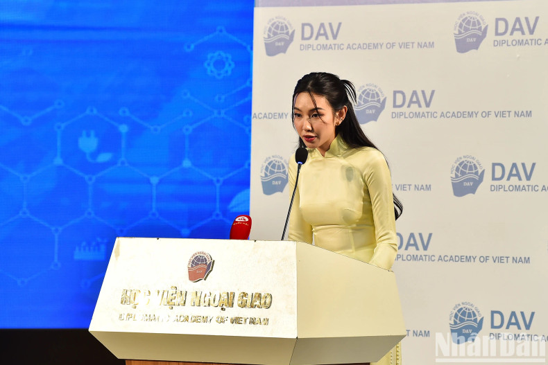 Miss Grand International 2021 Nguyen Thuc Thuy Tien speaks at the dialogue