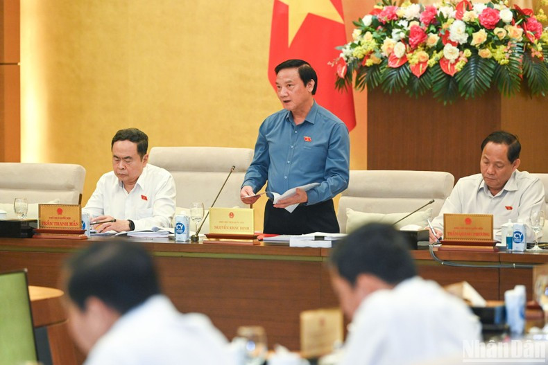 NA Vice Chairman Nguyen Khac Dinh speaks at the event NA Vice Chairman Nguyen Khac Dinh speaks at the event