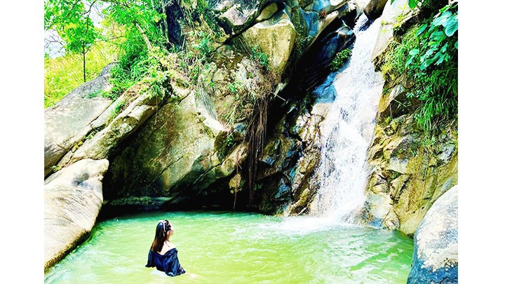Swimming while admiring the majestic scenery around, and listening to the chirping of forest birds, it was truly a pleasant experience. Swimming while admiring the majestic scenery around, and listening to the chirping of forest birds, it was truly a pleasant experience.