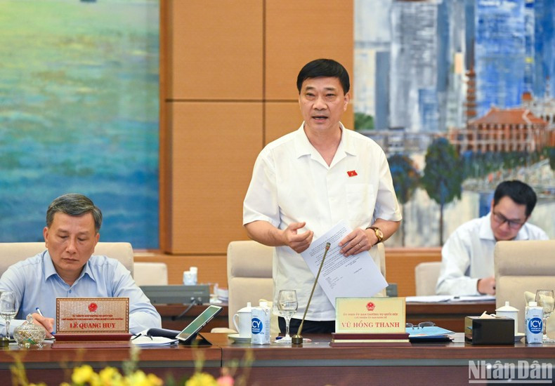 Head of NA's Econmic Committee Vu Hong Thanh speaks at the event Head of NA's Econmic Committee Vu Hong Thanh speaks at the event