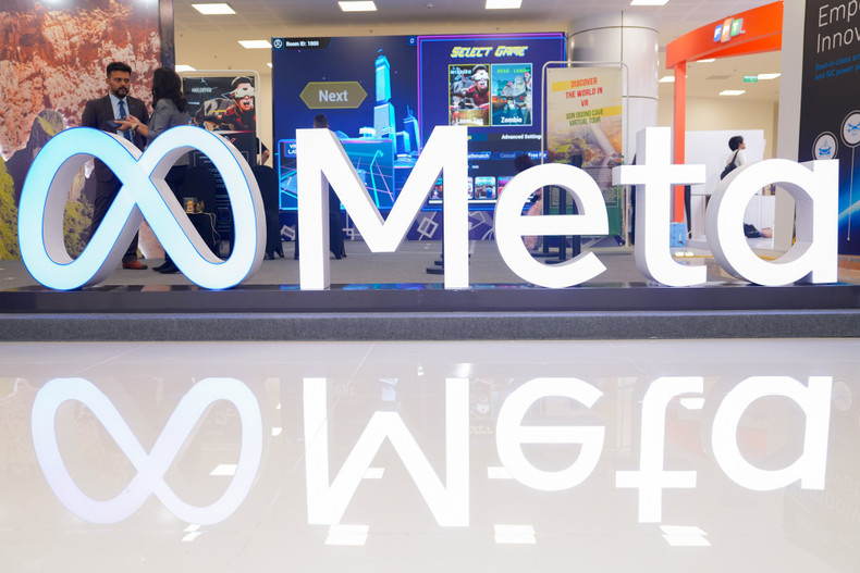 Visitors experience a virtual battlefield provided by MissionX, a competitive multiplayer VR game.