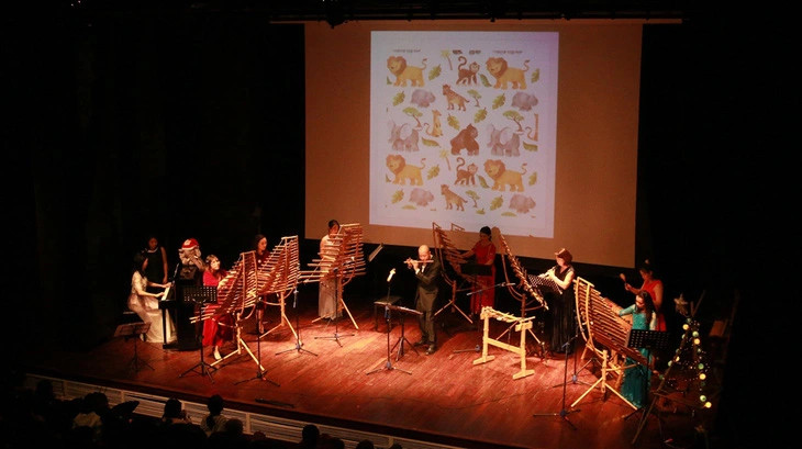 At a concert hoste by Suc Song Moi orchestra in 2019 (Photo: tuoitre.vn) At a concert hoste by Suc Song Moi orchestra in 2019 (Photo: tuoitre.vn)