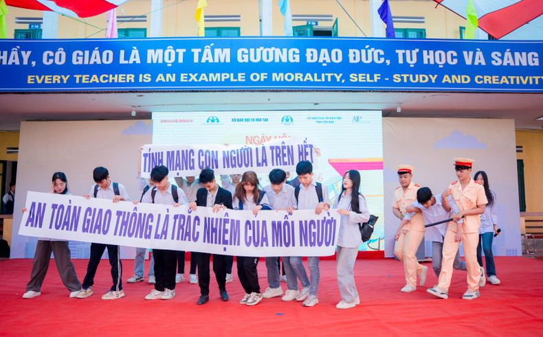 The Helmets for Kids programme has brought the community together to improve road safety. The Helmets for Kids programme has brought the community together to improve road safety.