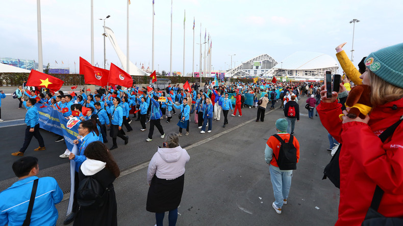 Vietnamese delegates waving the national flag and the flag of the Ho Chi Minh Communist Youth Union. Vietnamese delegates waving the national flag and the flag of the Ho Chi Minh Communist Youth Union.