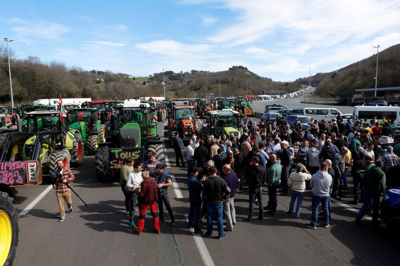 French and Spanish farmers block the motorway border between France and Spain during a protest over price pressures, taxes and green regulation, grievances shared by farmers across Europeat Biriatou, France, March 7, 2024. (Photo: REUTERS) French and Spanish farmers block the motorway border between France and Spain during a protest over price pressures, taxes and green regulation, grievances shared by farmers across Europeat Biriatou, France, March 7, 2024. (Photo: REUTERS)